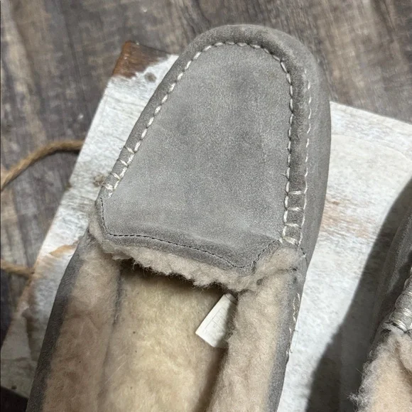 UGG Women’s Ansley Gray Slipper - rubber bottom. Size 11 -RUNS SMALL - Picture 8 of 14